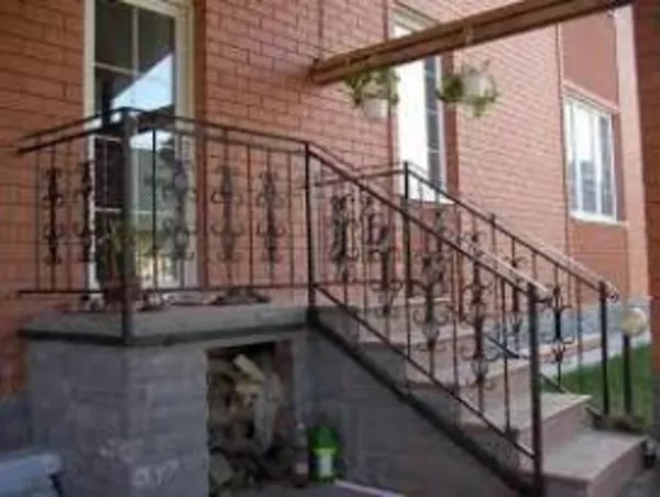 Лестницы,  перила,  балконные ограждения. Полимерное покрытие